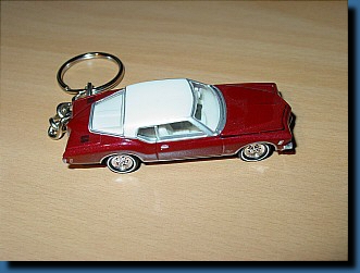 Johnny Lightning 1971 (Classic Gold) Buick Riviera 1:64